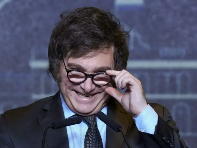 Baja la aprobación a Milei, pero La Libertad Avanza se mantiene arriba Baja la aprobación a Milei, pero La Libertad Avanza se mantiene arriba