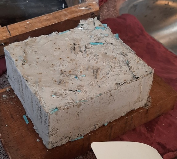 Investigadores de la UNNE desarrollaron prototipos de ladrillos resistentes a partir de residuos plásticos Investigadores de la UNNE desarrollaron prototipos de ladrillos resistentes a partir de residuos plásticos