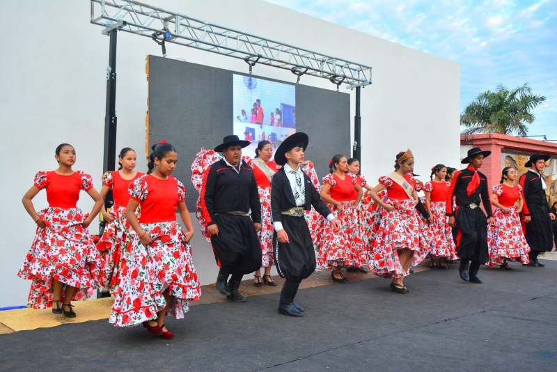 Multitudinario cierre del 2º Encuentro de Escuelas de Danza en Juan José Castelli Multitudinario cierre del 2º Encuentro de Escuelas de Danza en Juan José Castelli