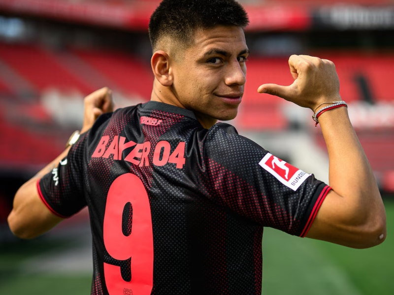 Diablito Echeverri fue presentado como nuevo refuerzo del Bayer Leverkusen Diablito Echeverri fue presentado como nuevo refuerzo del Bayer Leverkusen