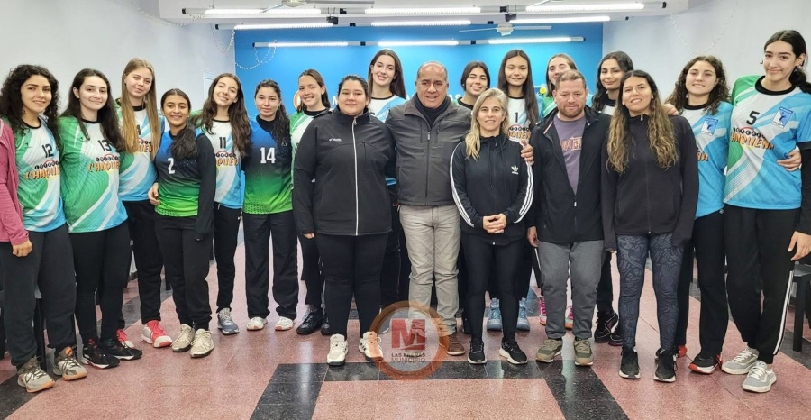 El Intendente de Las Breñas recibió al equipo de vóley femenino que integra la Selección Chaqueña Sub 16 El Intendente de Las Breñas recibió al equipo de vóley femenino que integra la Selección Chaqueña Sub 16