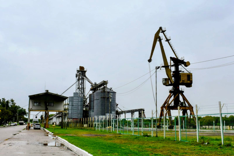 El Puerto de Barranqueras hace historia: llegó el primer container de importación El Puerto de Barranqueras hace historia: llegó el primer container de importación