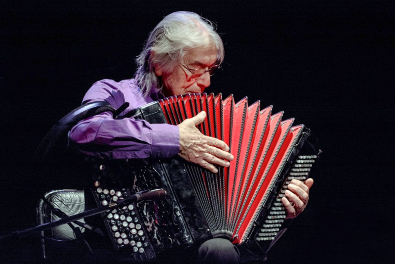 Murió Raúl Barboza, el acordeonista y compositor que llevó el chamamé al mundo Murió Raúl Barboza, el acordeonista y compositor que llevó el chamamé al mundo