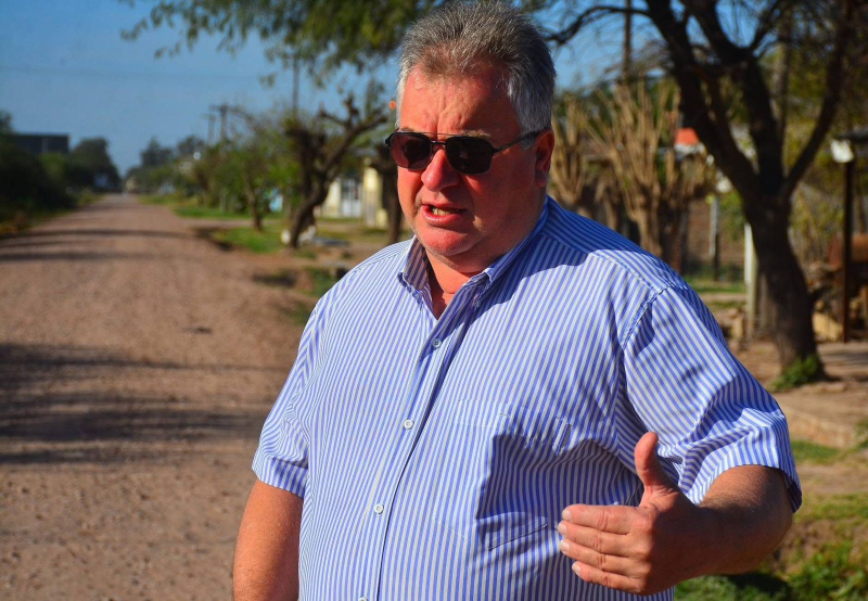 El intendente Sander recorrió las obras de enripiado sobre calles estratégicas de Castelli El intendente Sander recorrió las obras de enripiado sobre calles estratégicas de Castelli