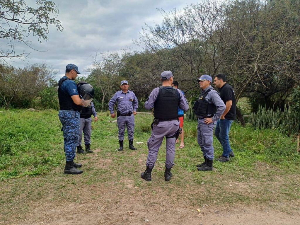 Cinco personas fueron detenidas en el barrio Mujeres Argentinas tras un intento de usurpación