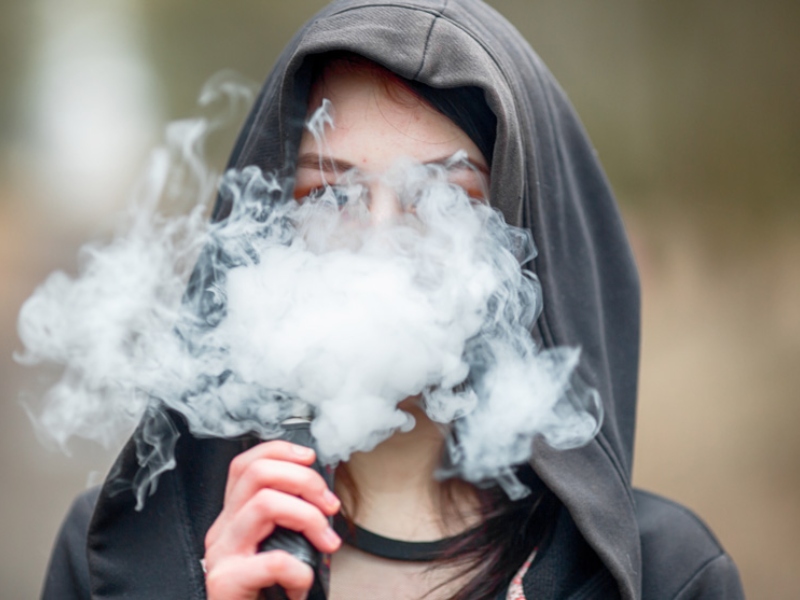 Presentan en el Senado un proyecto de ley para reforzar las restricciones al vapeo Presentan en el Senado un proyecto de ley para reforzar las restricciones al vapeo