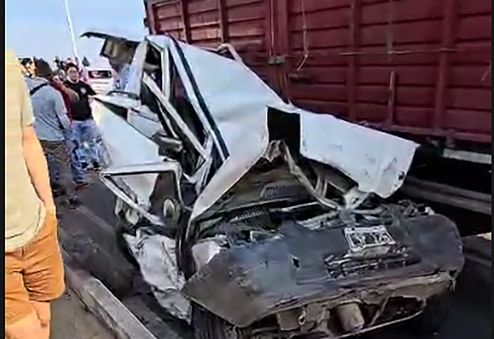 Camión se habría quedado sin frenos y provocó un accidente en cadena en el Puente Camión se habría quedado sin frenos y provocó un accidente en cadena en el Puente