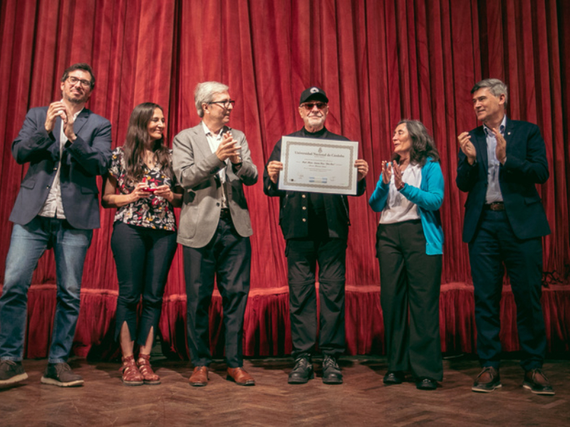 León Gieco, Doctor Honoris Causa de la Universidad Nacional de Córdoba León Gieco, Doctor Honoris Causa de la Universidad Nacional de Córdoba