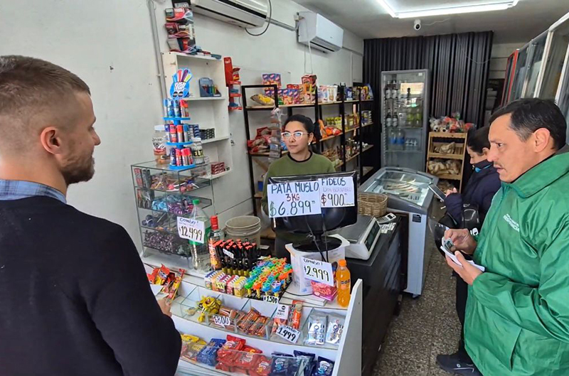 Resistencia afianza la tarea con los vecinos para mantener la limpieza urbana Resistencia afianza la tarea con los vecinos para mantener la limpieza urbana