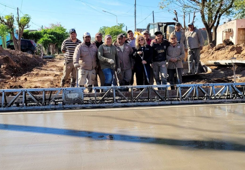 Las Breñas: llega a su etapa final la pavimentación de la bocacalle de España y Uruguay Las Breñas: llega a su etapa final la pavimentación de la bocacalle de España y Uruguay