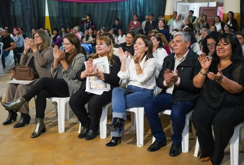 Magda Ayala compartió la celebración del Día del Maestro en la EPA N°2 que cumplió un nuevo aniversario Magda Ayala compartió la celebración del Día del Maestro en la EPA N°2 que cumplió un nuevo aniversario