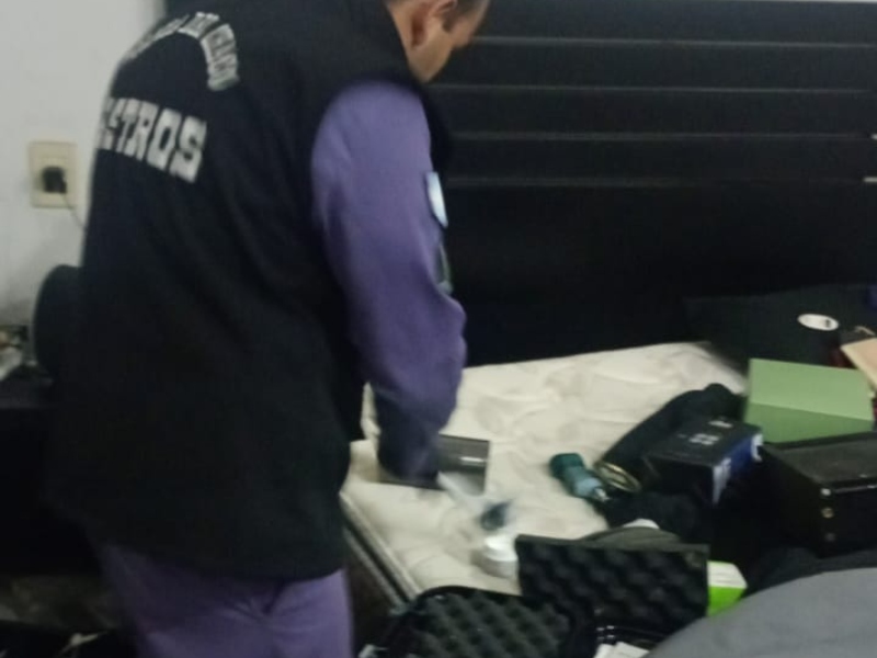 Violento robo a mano armada en Resistencia: dispararon contra un automóvil y se llevaron dinero y un arma Violento robo a mano armada en Resistencia: dispararon contra un automóvil y se llevaron dinero y un arma