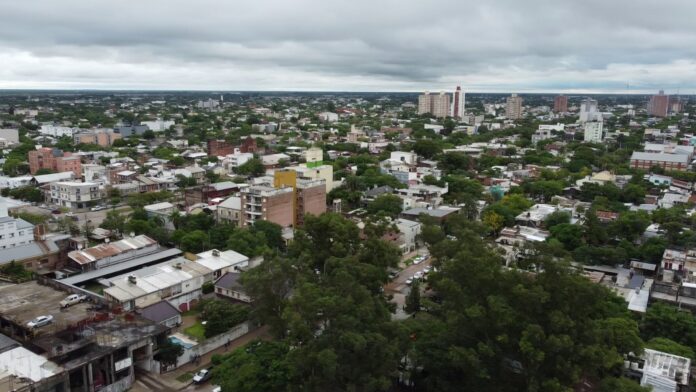 Estudian las “islas de calor ” y su incidencia en el uso de energía residencial en el Gran Resistencia Estudian las “islas de calor ” y su incidencia en el uso de energía residencial en el Gran Resistencia