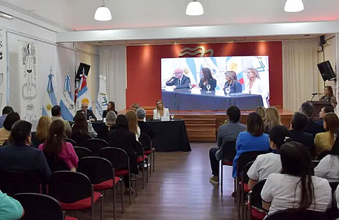 Farmar y la UCP presentaron la carrera de Licenciatura en Farmacia Farmar y la UCP presentaron la carrera de Licenciatura en Farmacia