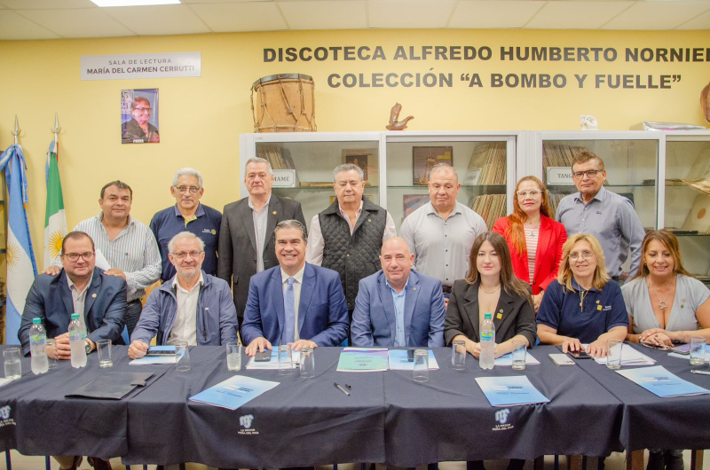 Capitanich encabezó reunión con rotarios de la región y ratificó su compromiso por el Segundo Puente Capitanich encabezó reunión con rotarios de la región y ratificó su compromiso por el Segundo Puente