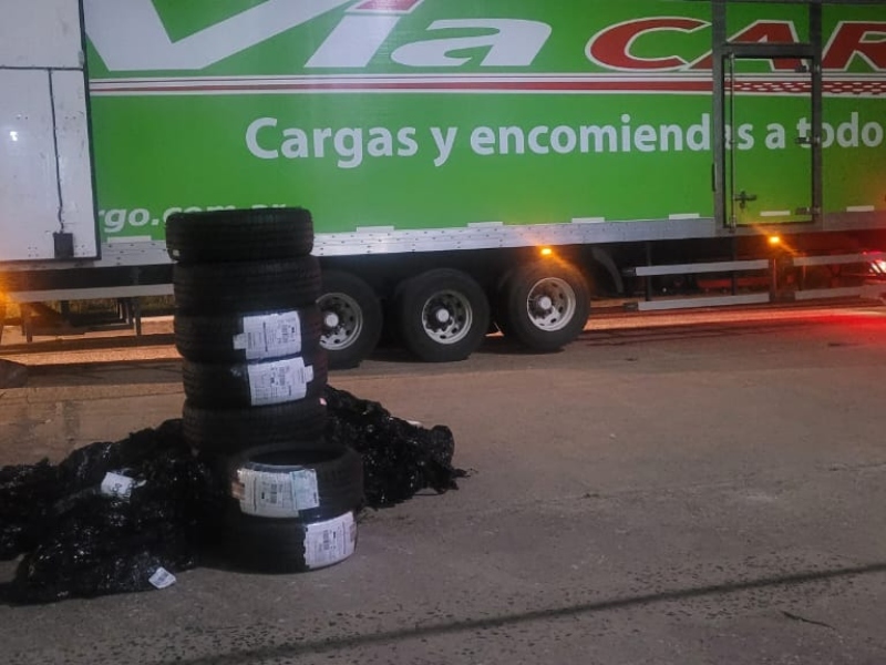Camión con carga millonaria fue demorado en operativo “plan Paraná” Camión con carga millonaria fue demorado en operativo “plan Paraná”