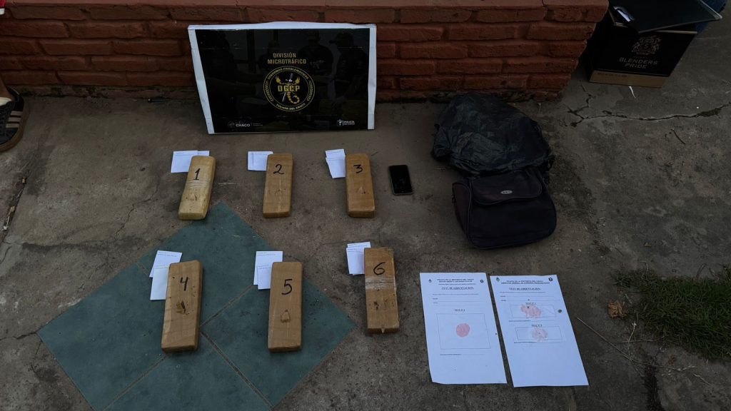 Lo detuvieron junto a su pareja con más de cuatro kilos de marihuana