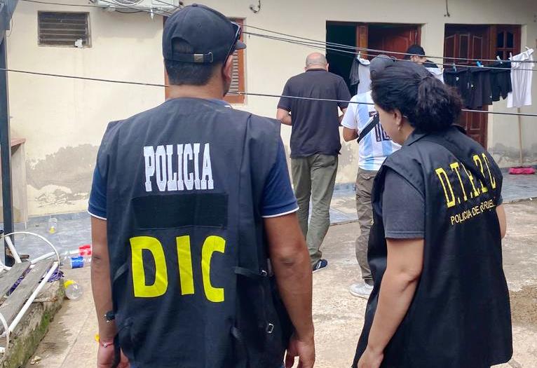 Secuestraron prendas de vestir y dinero relacionado con un robo cometido en Corrientes Secuestraron prendas de vestir y dinero relacionado con un robo cometido en Corrientes