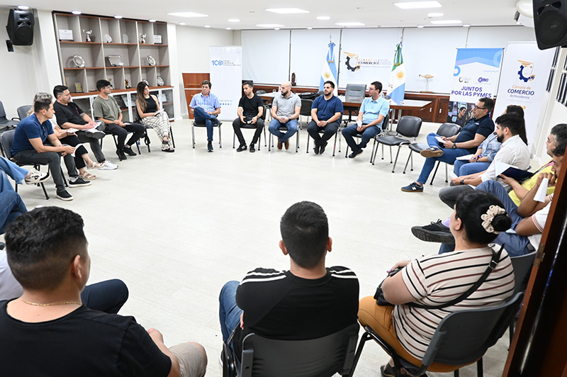 Cámara de Comercio de Resistencia ultima detalles para “La Noche de las Peatonales” Cámara de Comercio de Resistencia ultima detalles para “La Noche de las Peatonales”