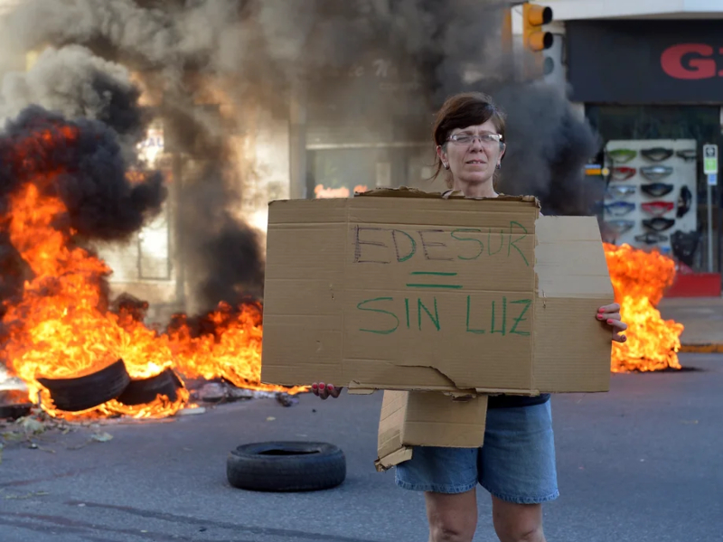 Apagón masivo en CABA y AMBA en la previa de Fin de Año: hubo casi un millón de usuarios sin luz Apagón masivo en CABA y AMBA en la previa de Fin de Año: hubo casi un millón de usuarios sin luz