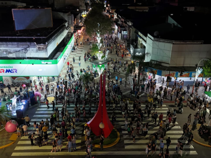Éxito total en la “Noche de las Peatonales” en Resistencia Éxito total en la “Noche de las Peatonales” en Resistencia