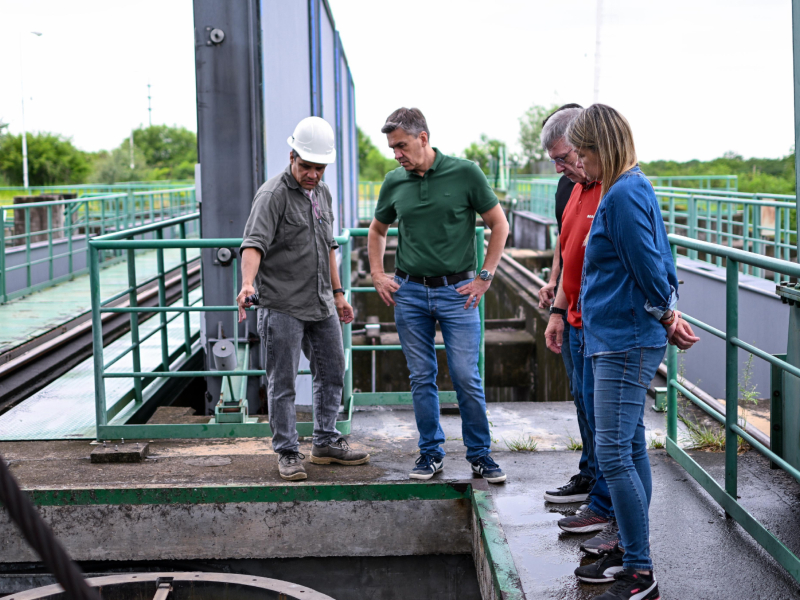 El gobernador Zdero supervisó obras de desagües y defensas en el Gran Resistencia El gobernador Zdero supervisó obras de desagües y defensas en el Gran Resistencia