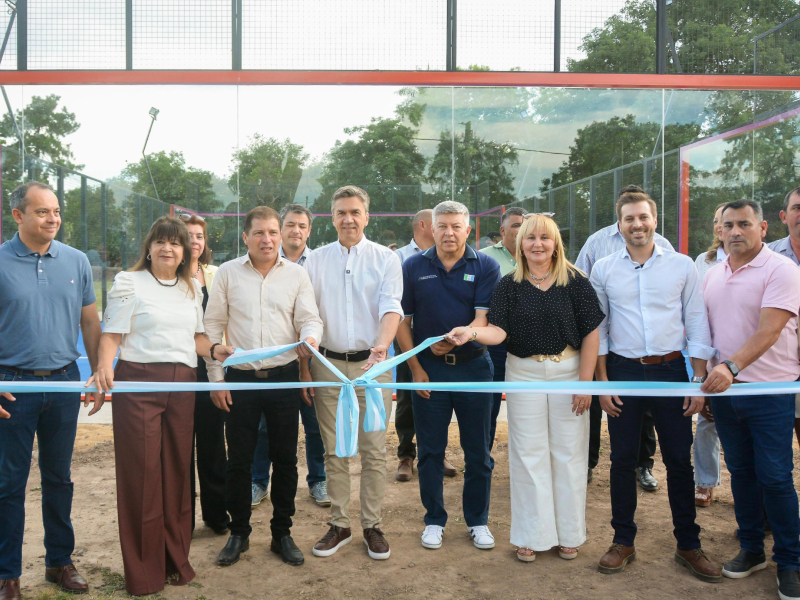 Presidencia Roca ya tiene su primera cancha de pádel en el marco de su 141° aniversario Presidencia Roca ya tiene su primera cancha de pádel en el marco de su 141° aniversario