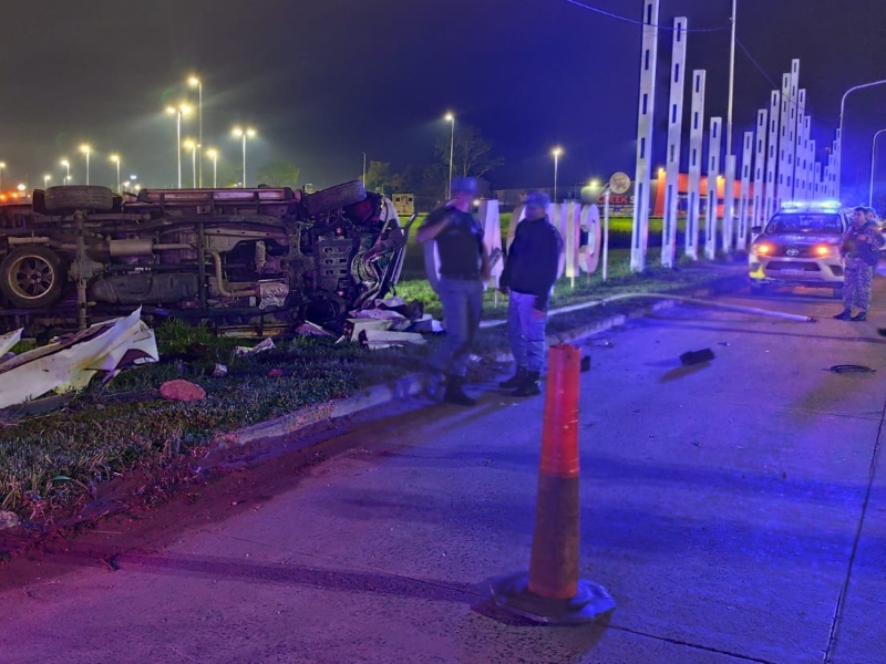 Automovilista alcoholizado chocó el cartel de acceso a la ciudad de Sáenz Peña Automovilista alcoholizado chocó el cartel de acceso a la ciudad de Sáenz Peña