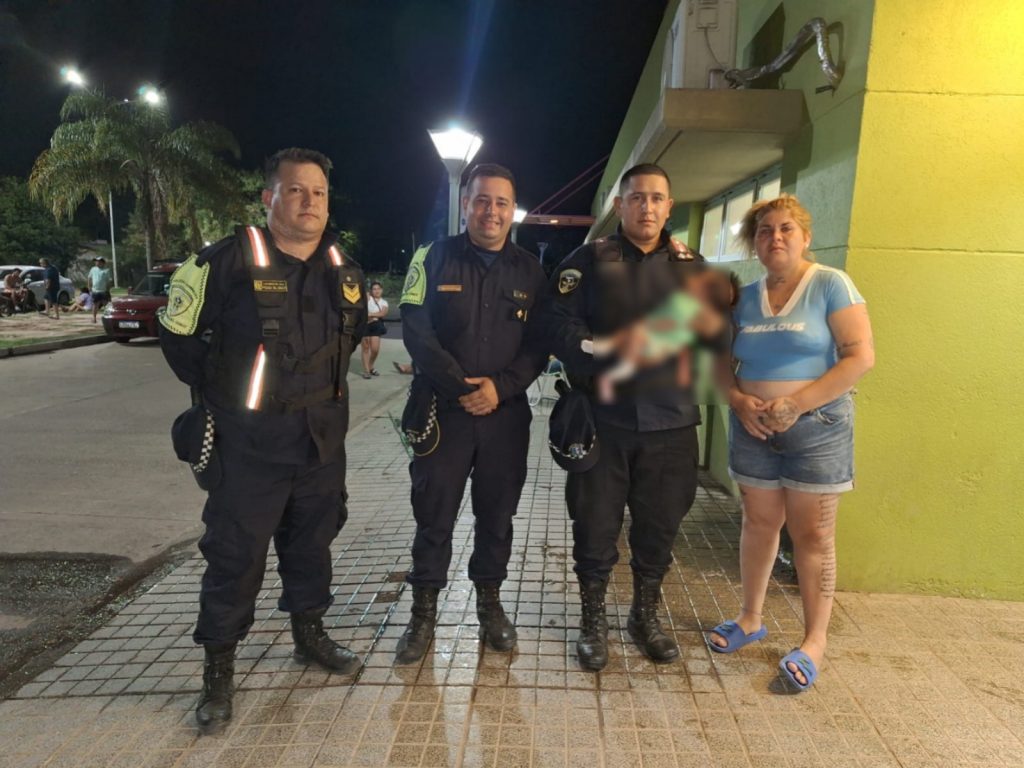 Personal de la Policía Caminera asistieron a un bebé que se estaba ahogando Personal de la Policía Caminera asistieron a un bebé que se estaba ahogando