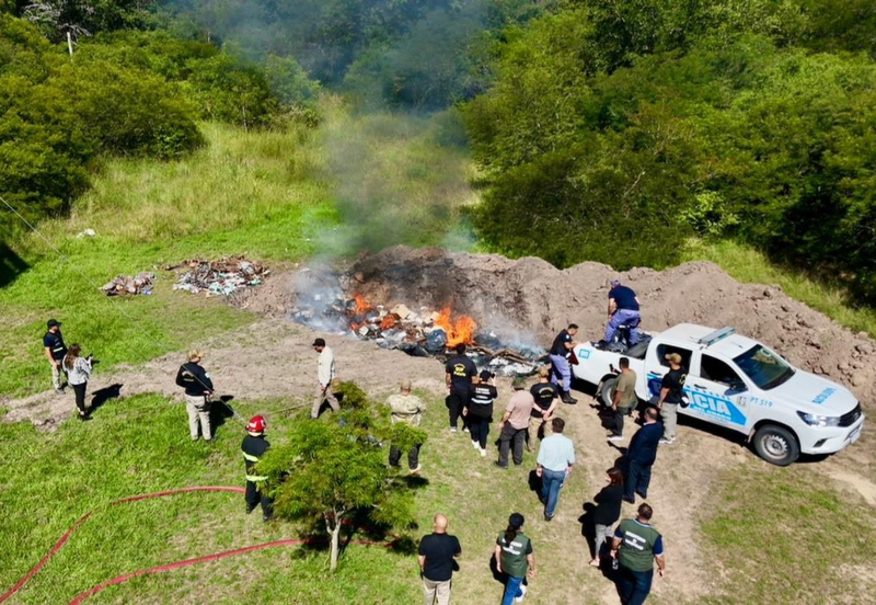 En Colonia Benítez, incineraron más de 3 toneladas de marihuana y 80 kilos de cocaína incautados en operativos En Colonia Benítez, incineraron más de 3 toneladas de marihuana y 80 kilos de cocaína incautados en operativos