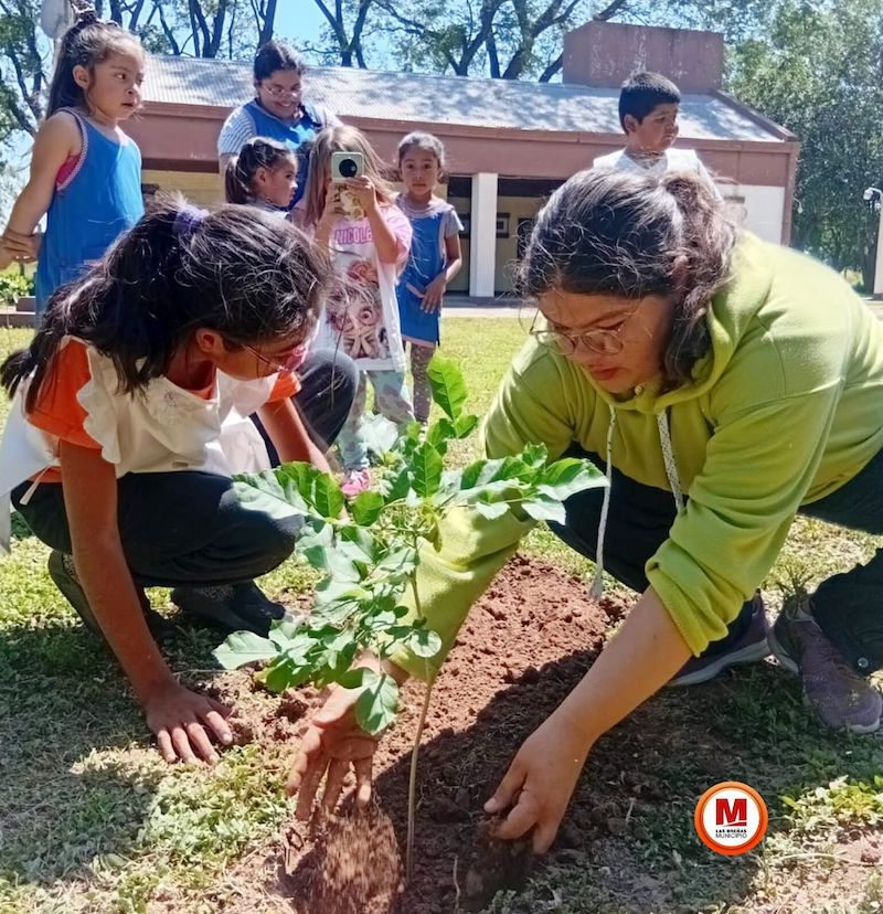 Realizaron una jornada educativa sobre el cuidado del ambiente en el paraje Los Cerritos Realizaron una jornada educativa sobre el cuidado del ambiente en el paraje Los Cerritos