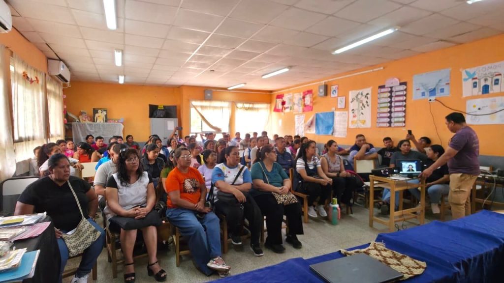 Educación intercultural: más de 130 docentes se capacitaron en alfabetización en lengua Wichí Educación intercultural: más de 130 docentes se capacitaron en alfabetización en lengua Wichí