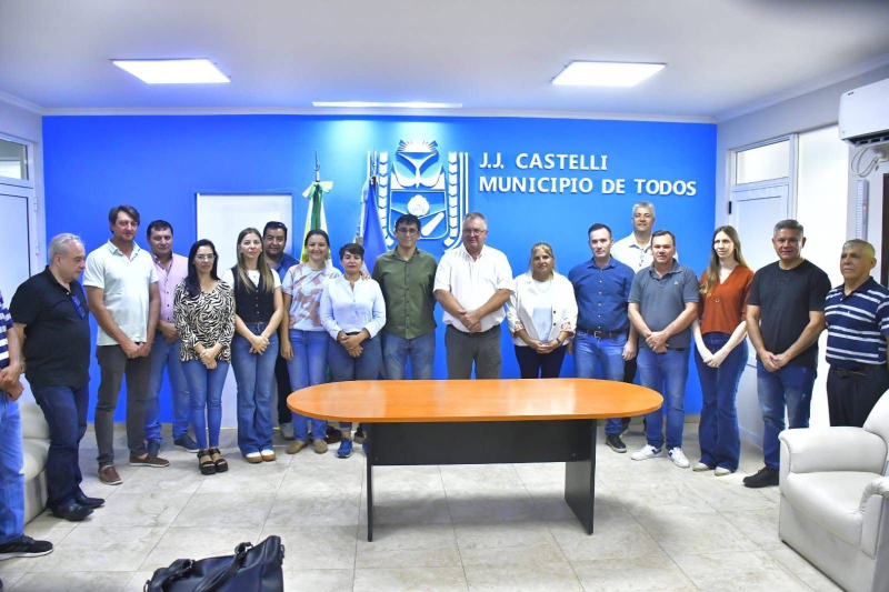 El intendente Pío Sander tomó juramento a nuevos funcionarios del Gabinete municipal El intendente Pío Sander tomó juramento a nuevos funcionarios del Gabinete municipal