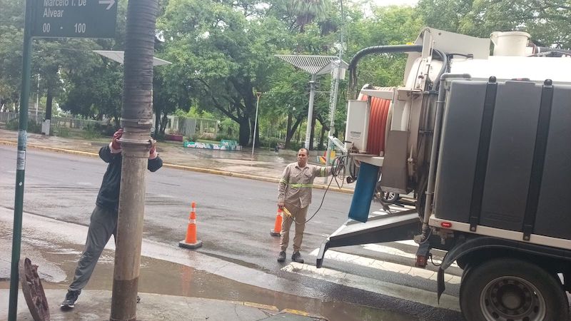 Tras las lluvias, SAMEEP realiza operativos para garantizar el funcionamiento del sistema cloacal Tras las lluvias, SAMEEP realiza operativos para garantizar el funcionamiento del sistema cloacal