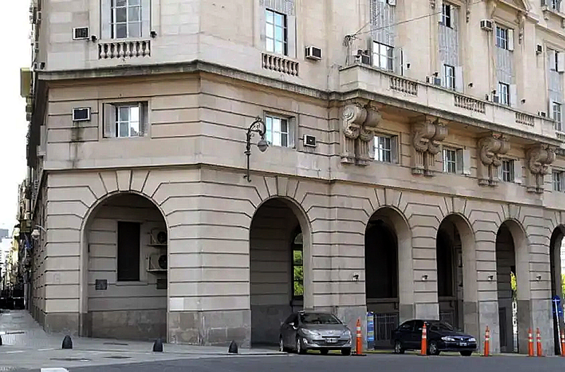 Diputados piden a la Justicia suspender el DNU que reformó la ley de Inteligencia Diputados piden a la Justicia suspender el DNU que reformó la ley de Inteligencia