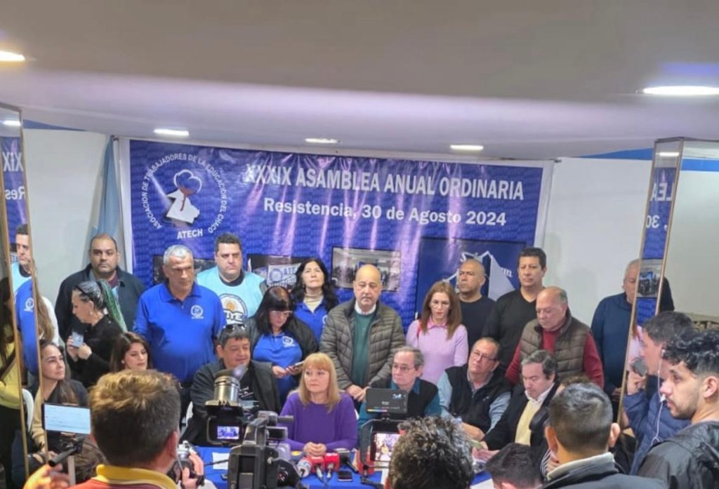 Docentes se movilizan para exigir la actualización salarial y rechazar el dictamen del Procurador contra la cláusula gatillo