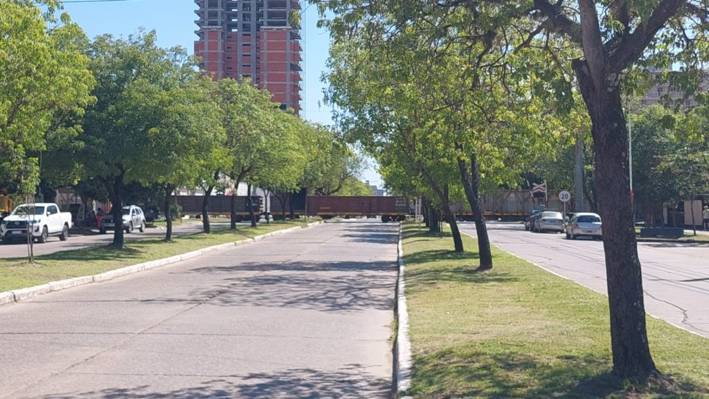 Descarrilamiento de vagones del Belgrano Cargas interrumpió el tránsito en el macrocentro Descarrilamiento de vagones del Belgrano Cargas interrumpió el tránsito en el macrocentro