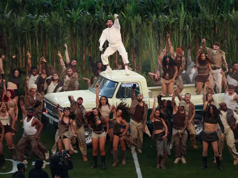 Bad Bunny pone a bailar al Super Bowl y reivindica a Puerto Rico y a la cultura latina Bad Bunny pone a bailar al Super Bowl y reivindica a Puerto Rico y a la cultura latina