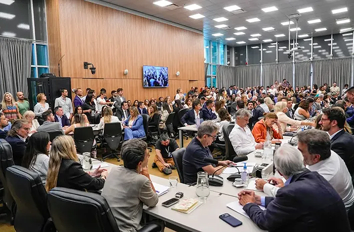 Con 75 firmas, el Régimen Penal Juvenil tiene dictamen y pasa a la Diputados Con 75 firmas, el Régimen Penal Juvenil tiene dictamen y pasa a la Diputados