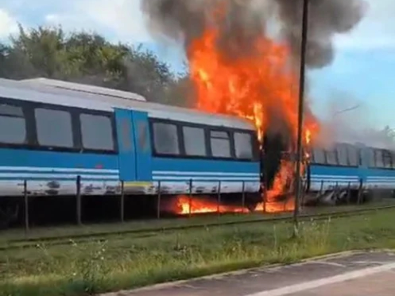 Se incendió el Tren de las Sierras: varios pasajeros afectados por inhalación de humo Se incendió el Tren de las Sierras: varios pasajeros afectados por inhalación de humo