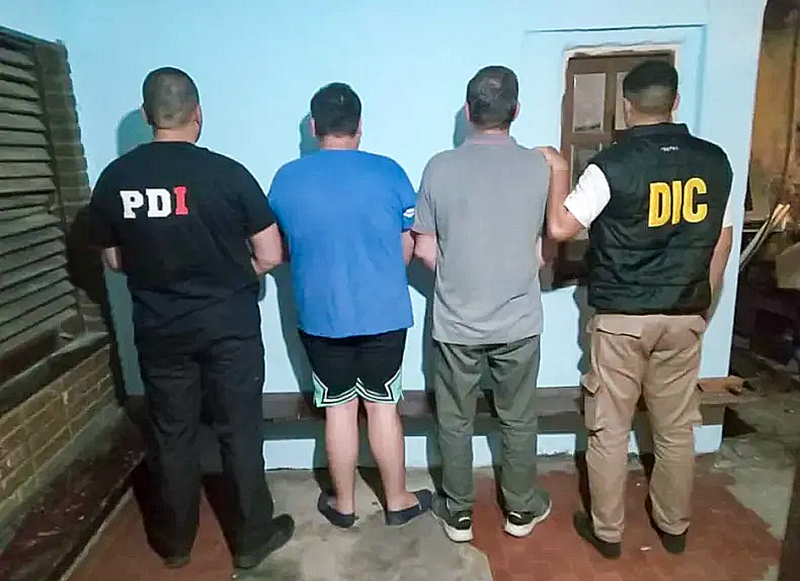 Padre e hijo detenidos en Chaco por un robo a mano armada en Villa Guillermina Padre e hijo detenidos en Chaco por un robo a mano armada en Villa Guillermina