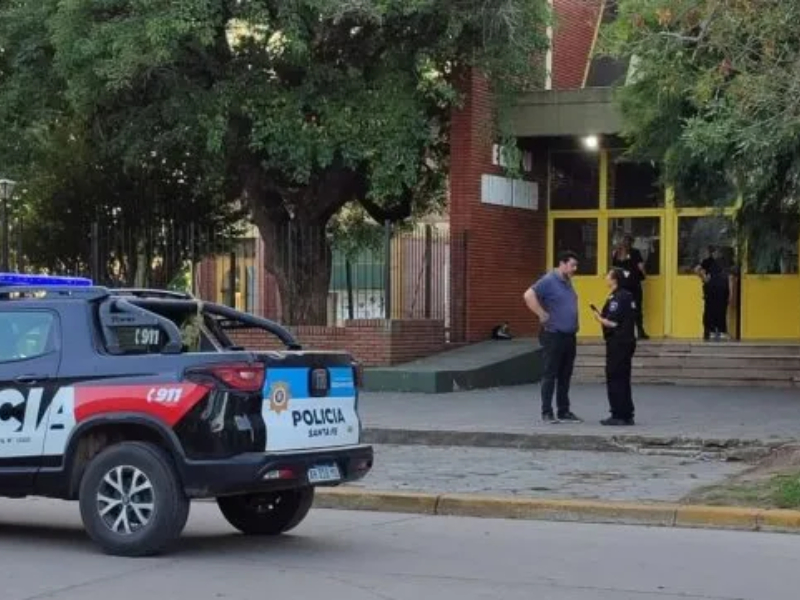 Horror en Santa Fe: un alumno fue armado al colegio y mató a un compañero Horror en Santa Fe: un alumno fue armado al colegio y mató a un compañero