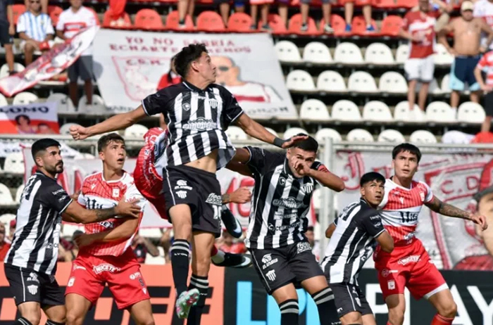 Primera Nacional: For Ever volvió a perder y se hunde en el fondo Primera Nacional: For Ever volvió a perder y se hunde en el fondo