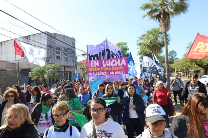 28S: masiva movilización y pañuelazo en Resistencia, en defensa de los derechos conquistados 28S: masiva movilización y pañuelazo en Resistencia, en defensa de los derechos conquistados