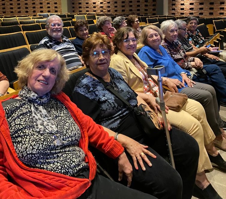 Cine a lo grande: una propuesta recreativa para jubilados de Resistencia Cine a lo grande: una propuesta recreativa para jubilados de Resistencia