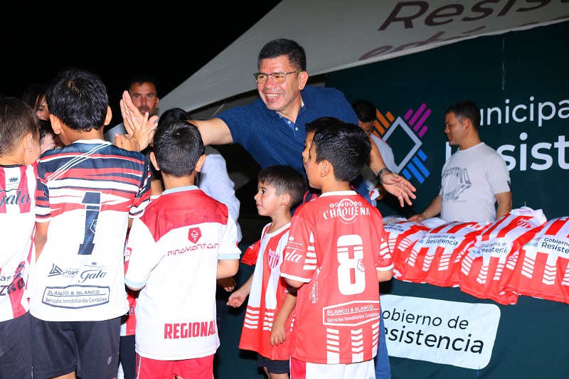 El Municipio de Resistencia entregó equipos al Club Regional por su 90° aniversario El Municipio de Resistencia entregó equipos al Club Regional por su 90° aniversario