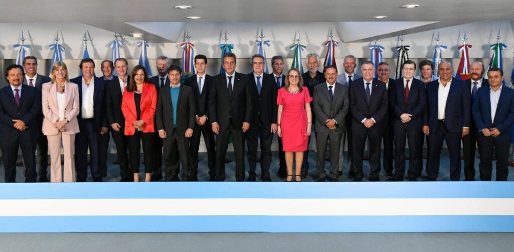 Arrancó la reunión de Massa con gobernadores para definir un plan de obras nacional Arrancó la reunión de Massa con gobernadores para definir un plan de obras nacional