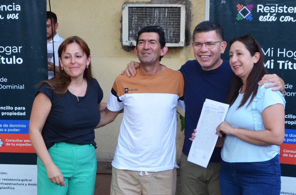 Entregaron 29 adjudicaciones en venta y 10 actas de tenencia de tierras a vecinos Entregaron 29 adjudicaciones en venta y 10 actas de tenencia de tierras a vecinos