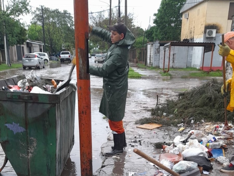 El Municipio ejecutó trabajos para recuperar la ciudad tras el temporal de agua y viento El Municipio ejecutó trabajos para recuperar la ciudad tras el temporal de agua y viento