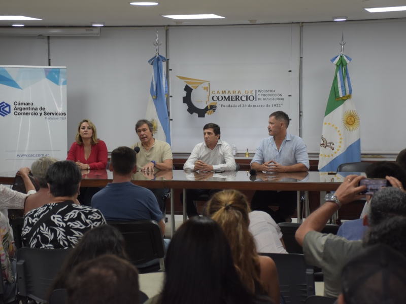 Entregaron habilitaciones comerciales y carnets de manipulación de alimentos Entregaron habilitaciones comerciales y carnets de manipulación de alimentos